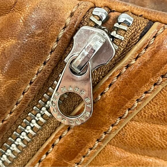 Marc by Marc 9”x7” Jacobs Leather Crossbody 0522 light brown bronze - Picture 6 of 10